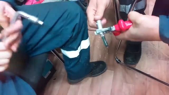 Соединитель болтовой 2СБ 10/25 (КВТ) со срывными болтами смотреть онлайн