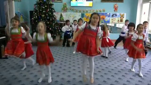 Русский народный танец "Валенки" в исполнении учеников 1 "Б" класса ЧШ "Сенім". смотреть онлайн