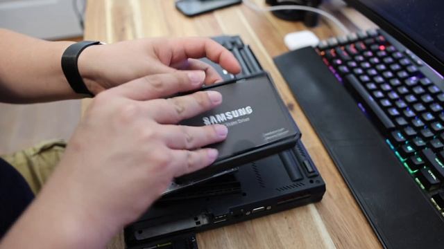Installing a SSD on a 8 year old laptop? | Samsung EVO 860 Worth it? смотреть онлайн