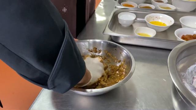 Chef Ali sayed cooking Tahta ish lamb with chef Sumaya Obaid (ft Sumaya Obaid) смотреть онлайн