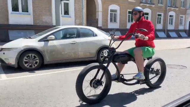 Велосипед-чоппер с лёгким электромотором (гибрид) смотреть онлайн