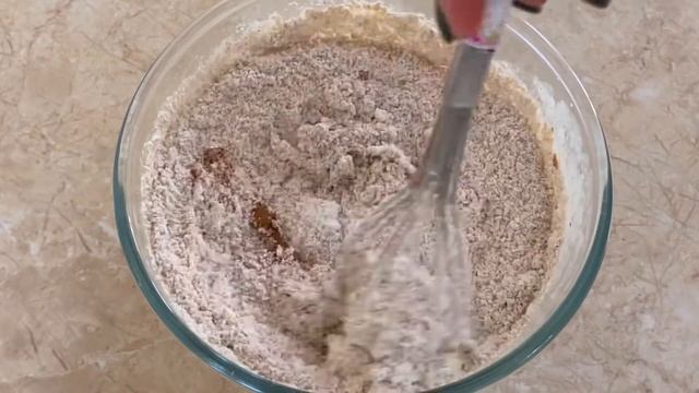 2 банан, 1 жұмыртқа , сұлы жармасы болса ,диеталық кекс жасап көріңіздер.