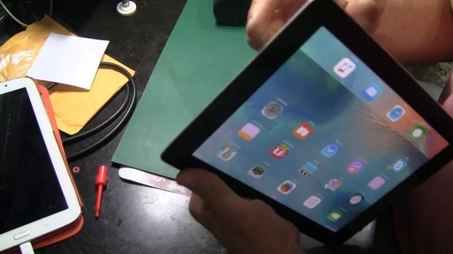 Ipad Красный, зелёный, синий экран. iPad screen problems. How to fix ipad 2 red screen. смотреть онлайн