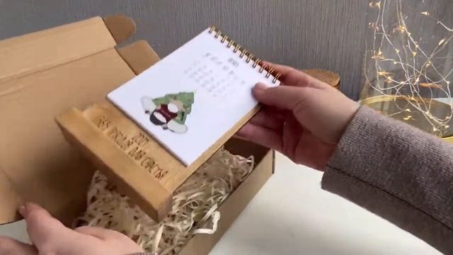 Настольный перекидной календарь из дерева смотреть онлайн