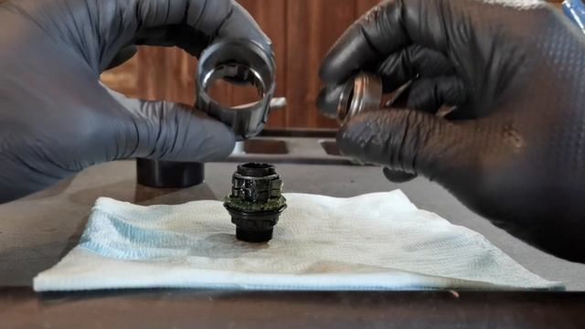 When factory saves on grease... Full overhaul of Bontrager Kovee from Trek X-Caliber. смотреть онлайн