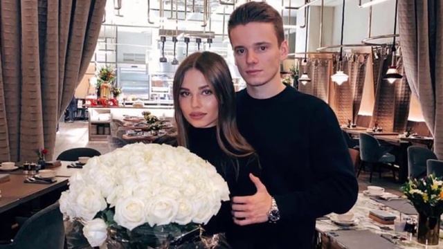 Сын Валерии с женой впервые вышли в свет после рождения дочери смотреть онлайн