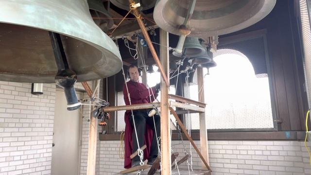 Russian Orthodox Bell Ringing on Pascha (Easter) смотреть онлайн