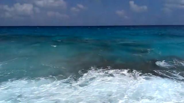 Прибой на пляже Коко Бонго Канкун / Surf on the beach Coco Bongo Cancun смотреть онлайн
