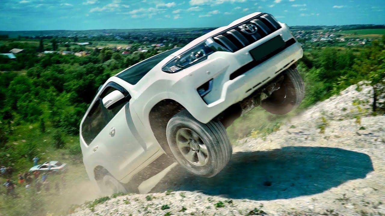 ДЕНЬ СТРАХА. TOYOTA PRADO против БАГГИ и BMW X5 смотреть онлайн
