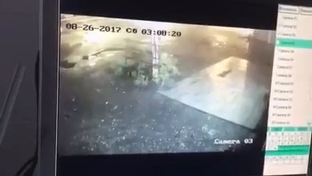 Неизвестный поджёг автосервис в Иркутске смотреть онлайн