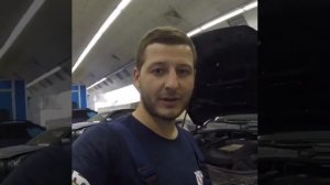 Разбираем Volkswagen Touareg,снимаем передние фары бампер