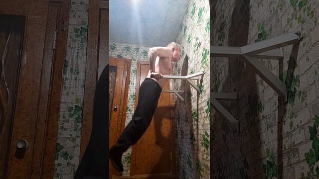 Утренняя тренировка на брусьях в 65лет#спорт#тренировка... смотреть онлайн