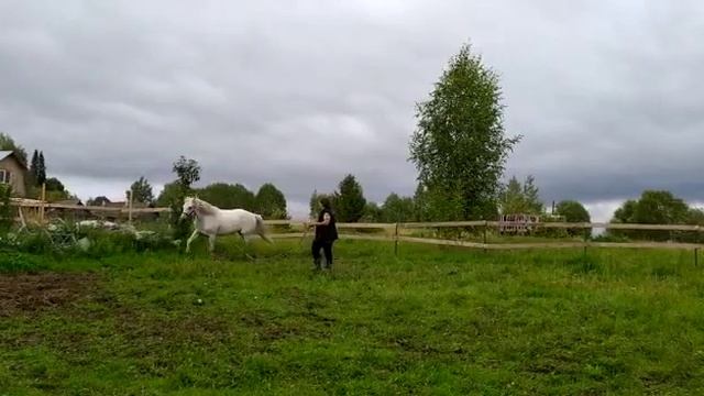 Мокро, скользко, не ровно.