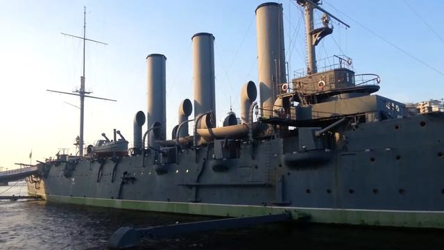 Легендарный Крейсер "Аврора" в Питере смотреть онлайн