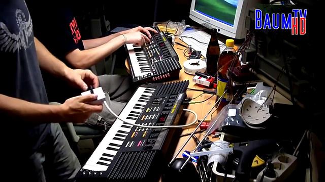 2 Circuit bent Yamaha PSS 290 jamming together at BaumLABS смотреть онлайн