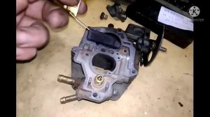 Переливает карбюратор причины