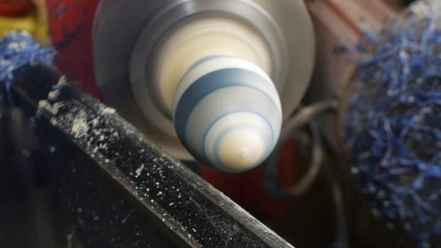 Woodturning an egg from a mini Jenga and resin. смотреть онлайн