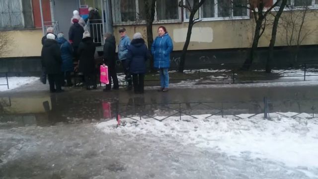 Очередь в отделение "Почта России" СПб .11.12.2017 смотреть онлайн