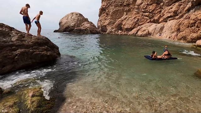 Пляж ВАСИЛИ в Балаклаве. Крым МЫС ФИОЛЕНТ. смотреть онлайн