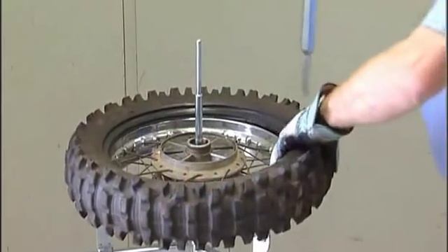 Как снять покрышку с обода? Да легко! смотреть онлайн