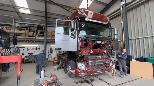 Rebuilding a Wrecked 2018 DAF XF part. 2 смотреть онлайн