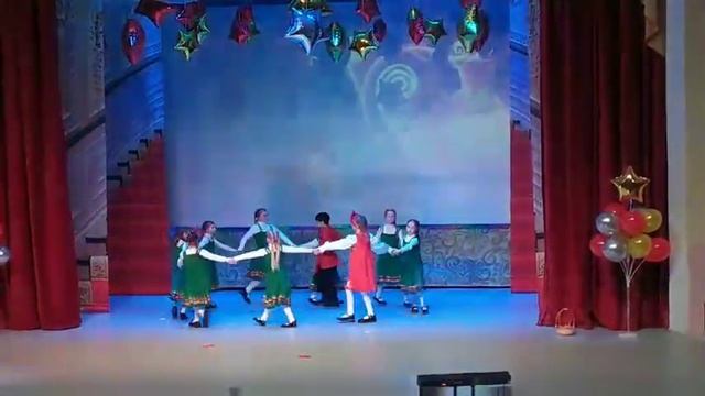 Хоровод "У медведя во бору" на фестивале юных талантов смотреть онлайн