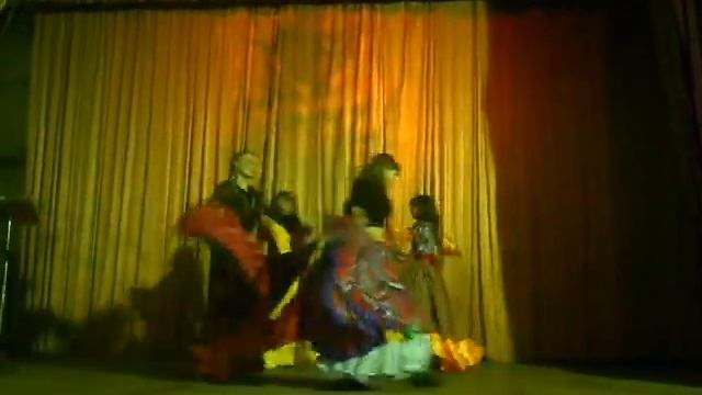 танец цыганочки в новогоднюю ночь 2012.. с.Стурзовка.... смотреть онлайн