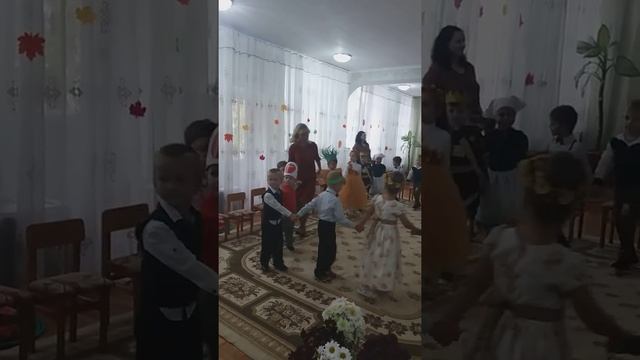 Утренник"Урожайная золотая осень"у Тимофея в гр.Рябинушка. смотреть онлайн