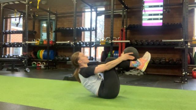 Med ball table top sit ups (no hip flexors, just abs :)) смотреть онлайн
