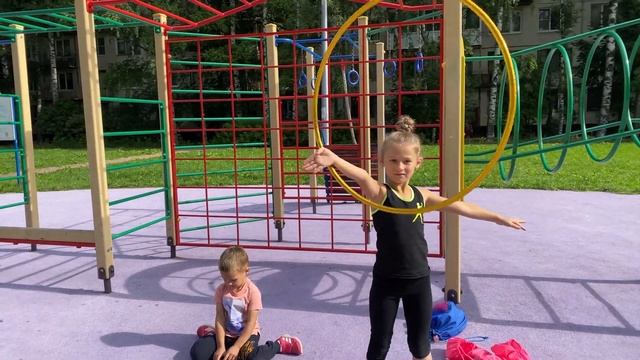 Аделинка и Матвей Challenge. Гимнастика против POP IT смотреть онлайн