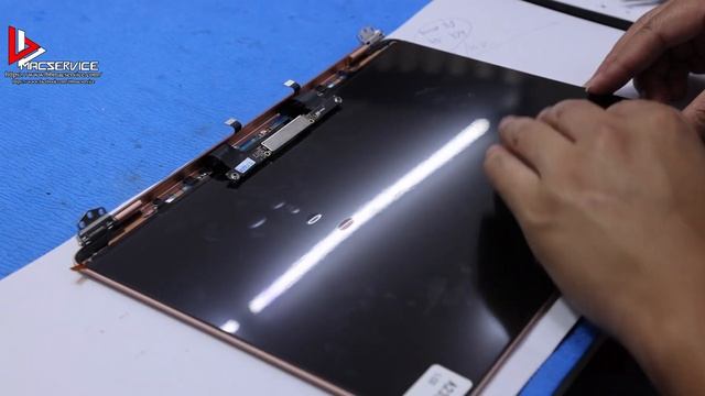 เปลี่ยน LCD Macbook Air M1 13