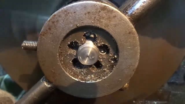 нарезание резьбы плашкой смотреть онлайн