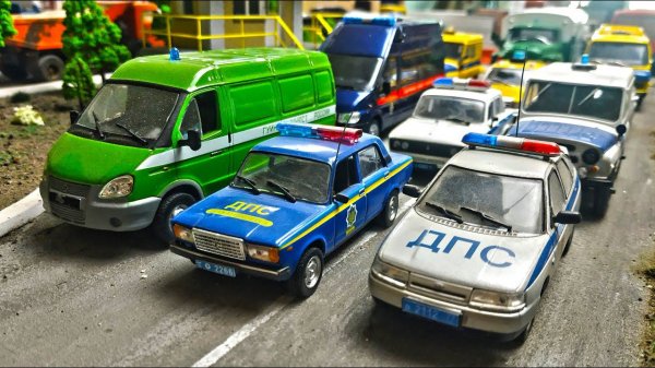 Полицейские модельки машин на МАКЕТЕ ГОРОДА 1/43. Про машинки.