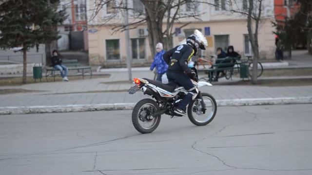 Engels Moto смотреть онлайн