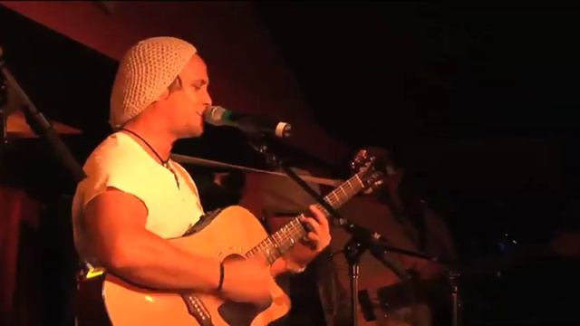 Ooh Ooh (Tyran Hall Live @ The Basement) смотреть онлайн
