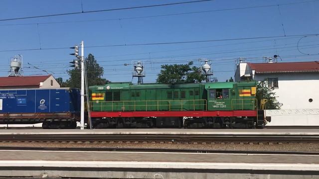 ЧМЭ3-5293 выполняет манёвры с вагонами [КЖД 2021] смотреть онлайн