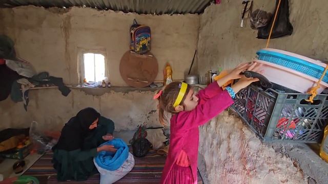 Nomadic Life Of The Unparalleled Family In Mountain: Building Home, Collaboration And Cooking ⛏️???