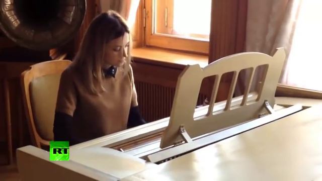 natalia poklonskaya joue du piano смотреть онлайн