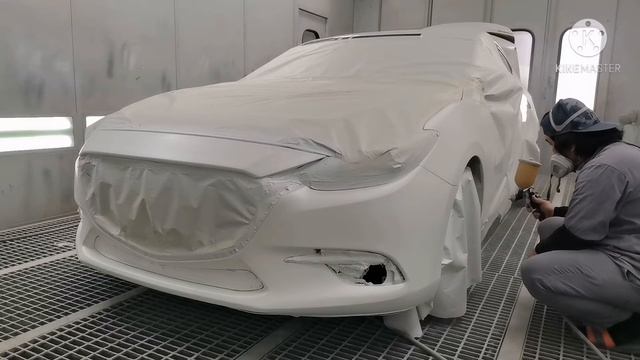 Mazda 3 (25D) Pearl & Clear Coat Application