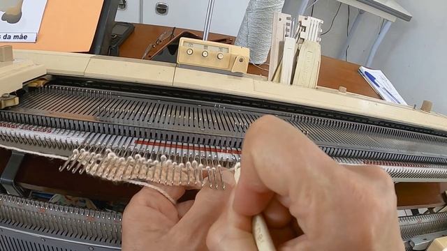 Ponto Abelha Feito Em Máquina De Tricô