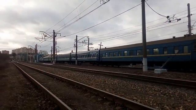 Электровоз ЧС7-031 с поездом№073А Москва-Львов станция Нара 16.03.2016 смотреть онлайн