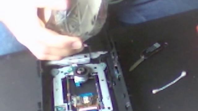 How To Clean A DVD Burner Laser (very cheap and easy) смотреть онлайн