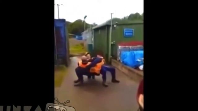 ПРИКОЛ КЛАССНЫЕ СИСЬКИ смотреть онлайн