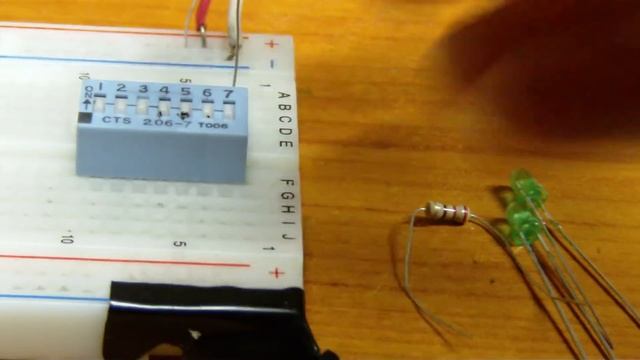 5imple Circuits: How to use a DIP switch смотреть онлайн