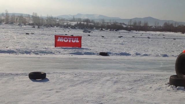 Саянский Лед. Иванов Сергей (ОКА) vs. (белая T. Starlet) смотреть онлайн