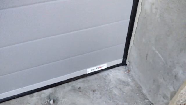 Уплотнитель двухлепестковый резиновый по бокам от секционных ворот ЗАЙГЕР (ZAIGER) смотреть онлайн