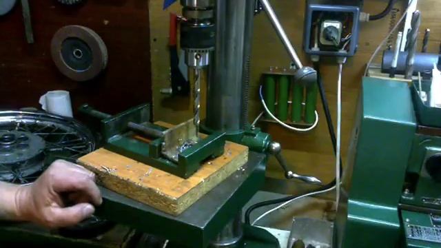 Сверлильный станок ЭМ 102 готов к работе смотреть онлайн