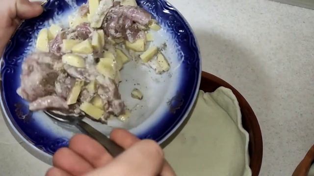 Вот такие пироги//Пироги в глине//Пирог с картофелем и курицей//Пирог с луком и яйцом