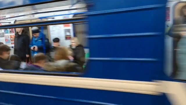 Поезд прибывает на станцию Академия наук, посадка, отправление смотреть онлайн