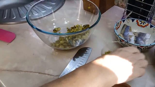 ОЧЕНЬ ПРОСТОЙ И ВКУСНЫЙ САЛАТ "РУССКАЯ ЗАКУСКА" смотреть онлайн